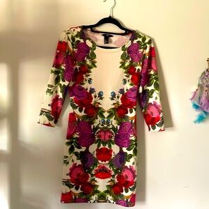 Beautiful flower print dress with long sleeves. Size small